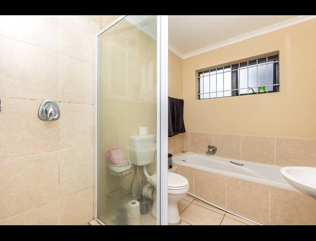 2 BEDROOM FLAT FOR SALE IN PLUMSTEAD